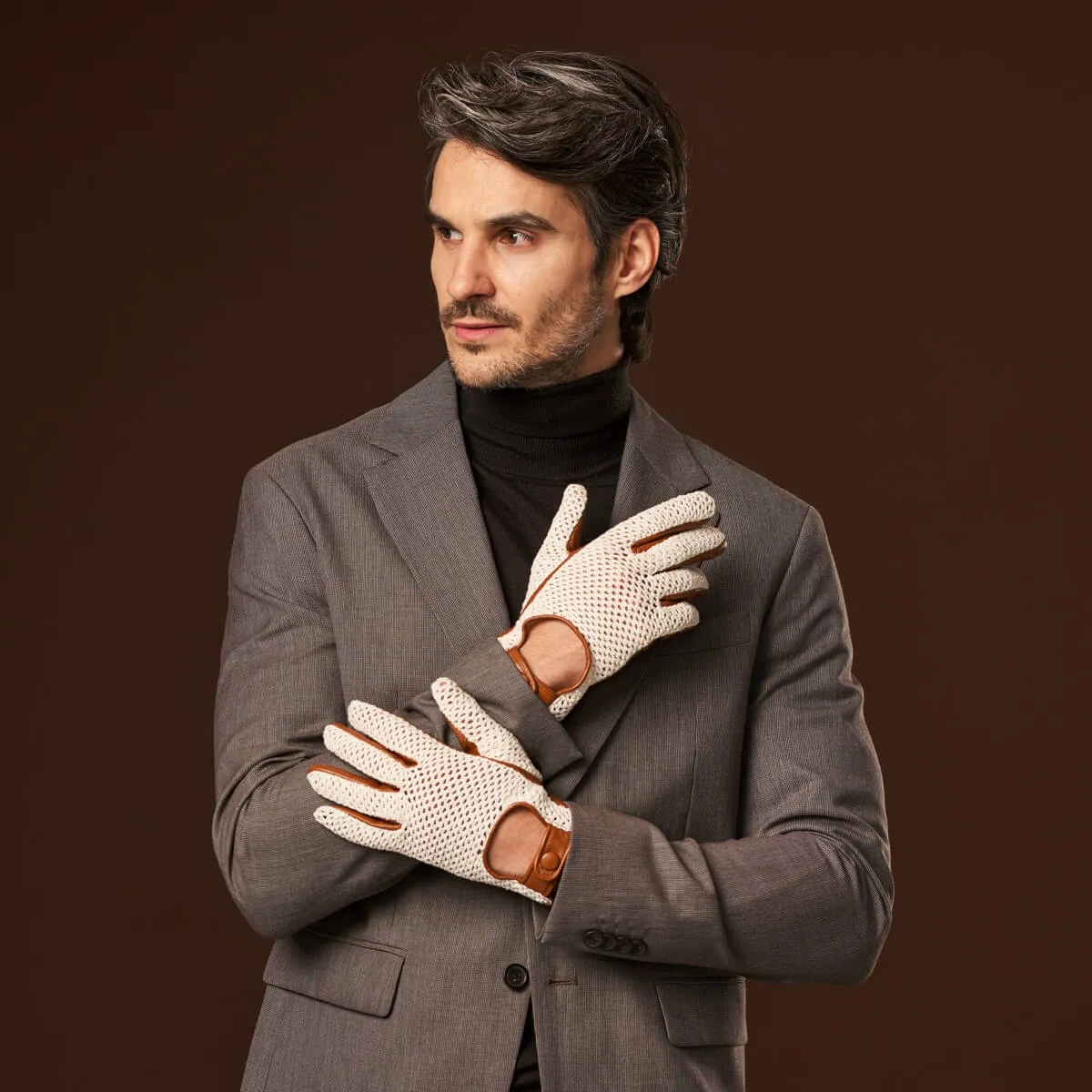 Arturo (cognac) - Hand-sewn Italian crochet driving gloves from lambskin leather