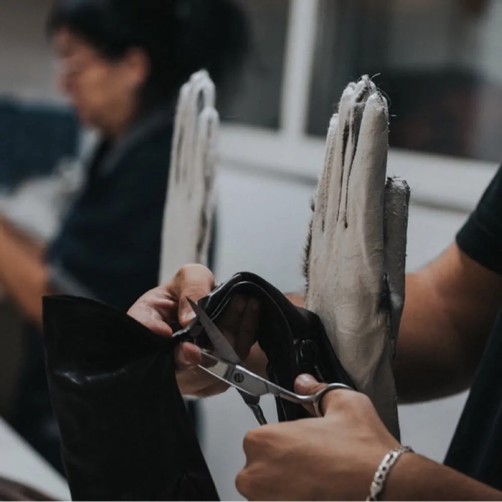 Leonardo (dark brown) - Italian driving gloves made of American deerskin leather