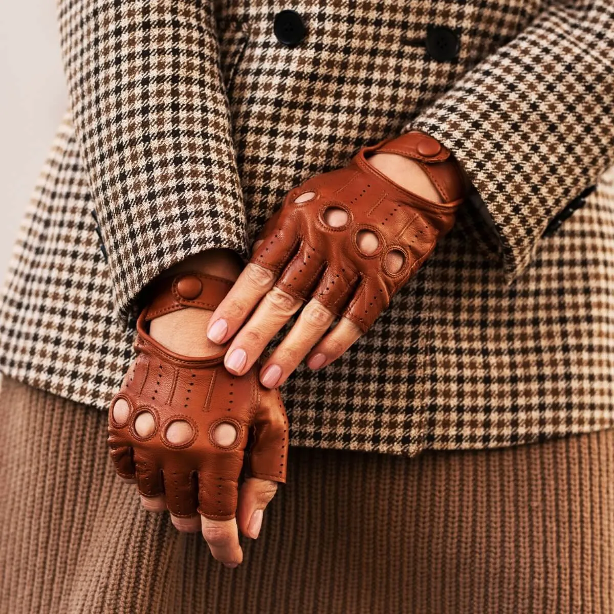 Rossana (cognac) - Italian fingerless lambskin leather driving gloves